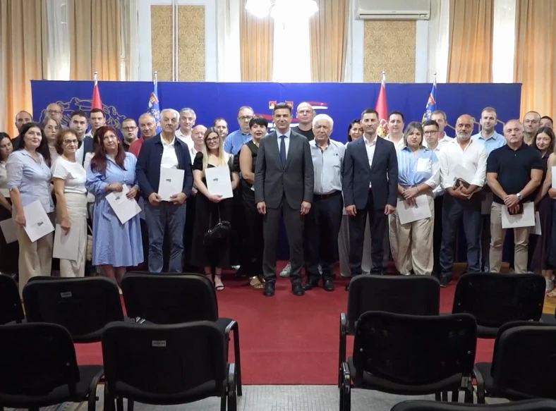 408868_grad-nis_f.webp