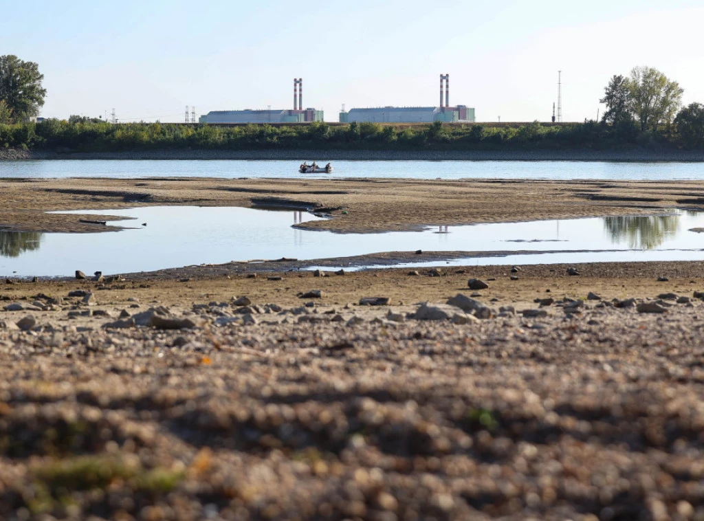 411452_hungary-danube-drought_f (1).webp