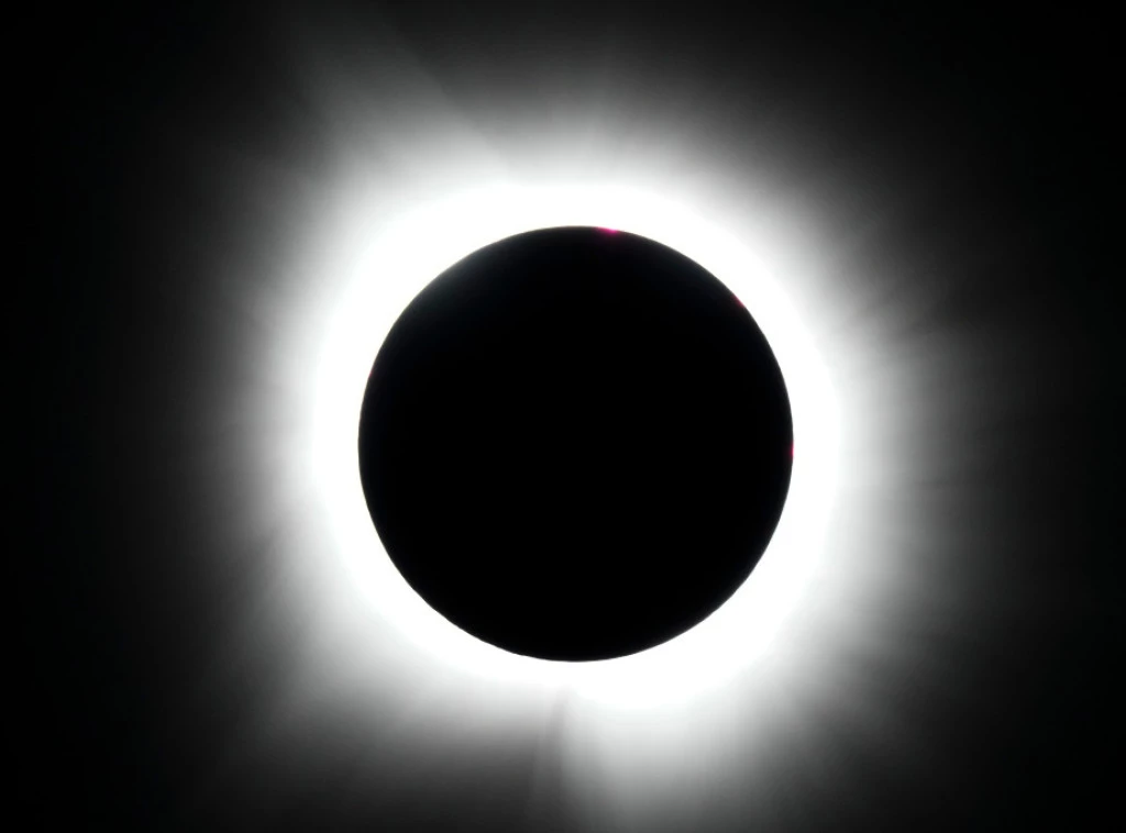 413132_solar-eclipse_f.webp